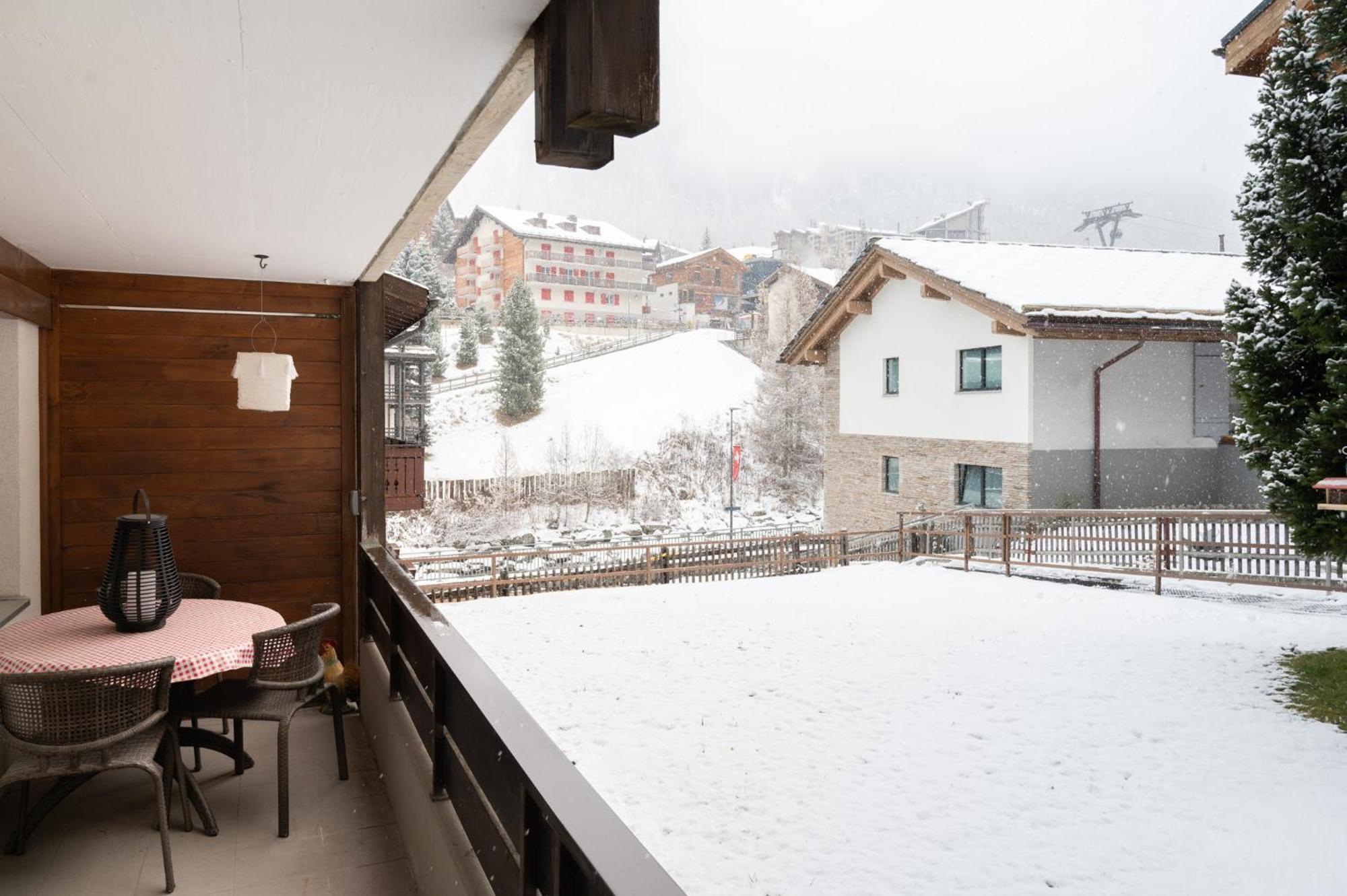Snowflake-Ski In & Out Next To Matterhorn Express ツェルマット エクステリア 写真